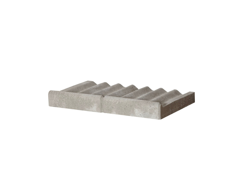 Refractory base plate